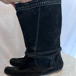 Minnetonka Black Suede  Women's Moccasin Boots size 8 1/2.